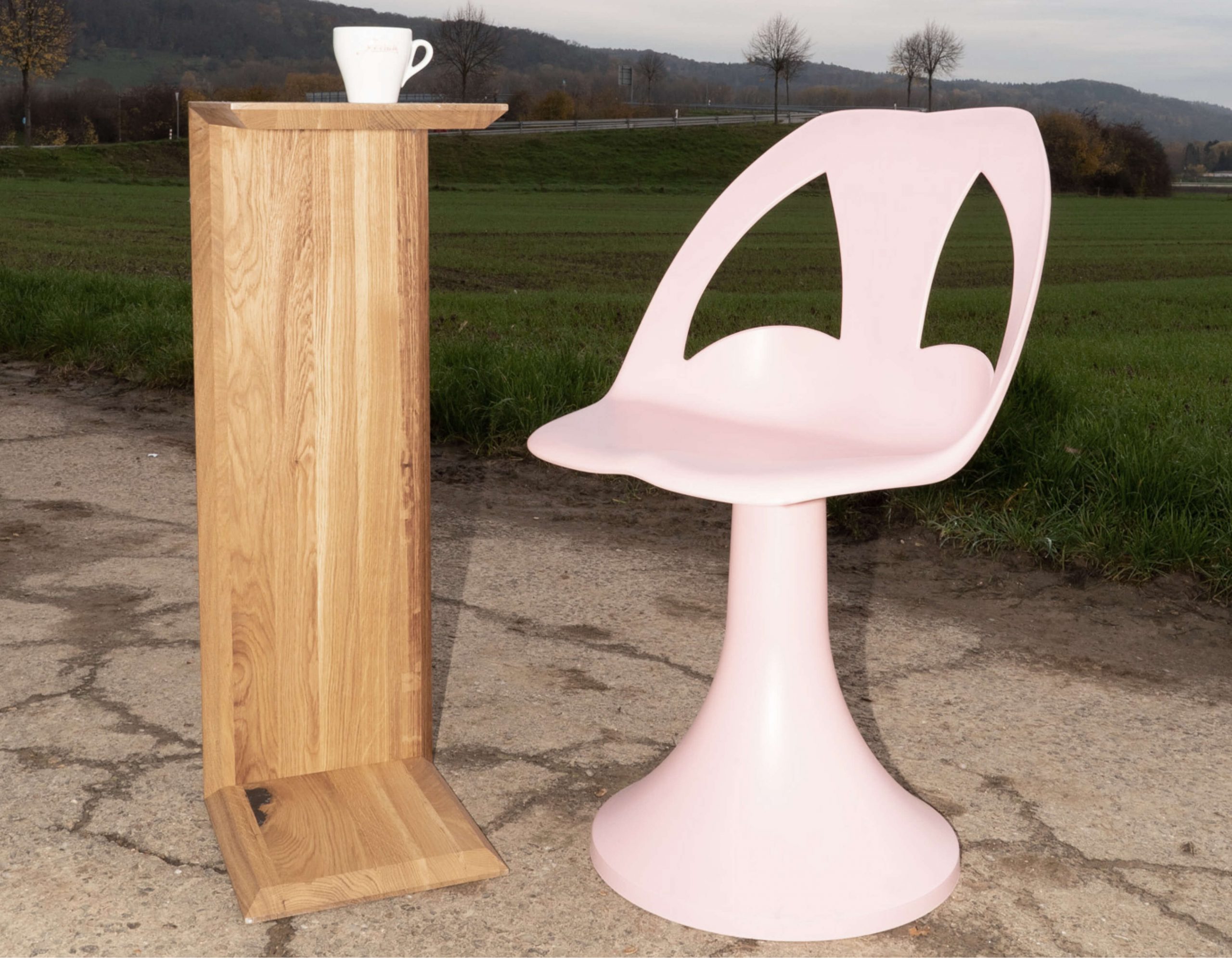 Cocktailstühle aus den 70er Jahren aus Kunststoff, umlackiert als harmonisches Ensemble